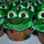 Guest Blogger: Army Wifey Debbie shares a tutorial for Froggie Cupcakes