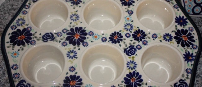 Cupcake pan with handles