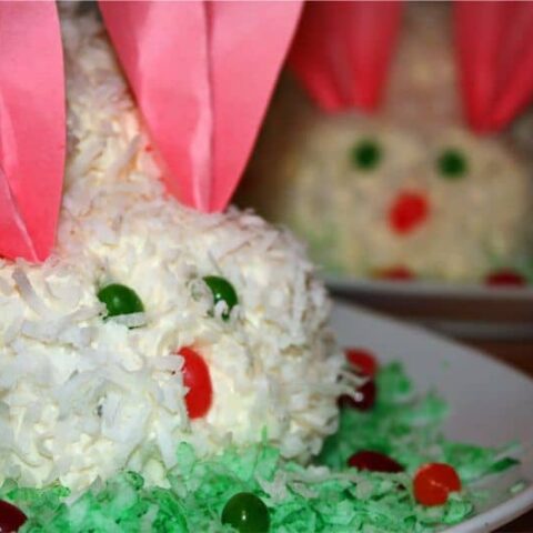 Hippity Hop – It’s the Easter Bunny (cake!)
