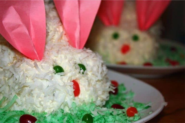 Hippity Hop - It's the Easter Bunny (cake!)