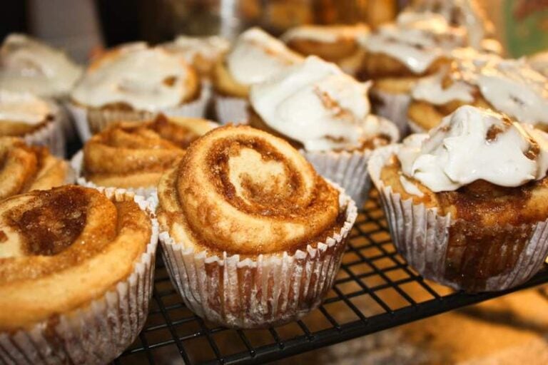 Mini Cinnamon Roll Cupcakes