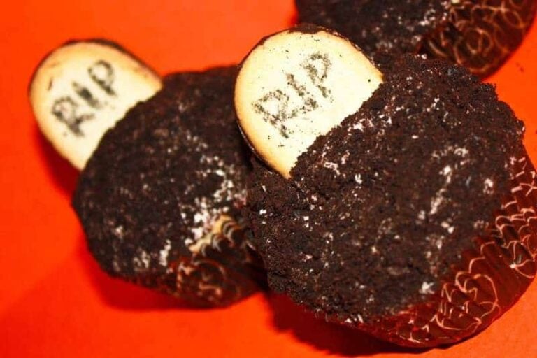 Graveyard Cupcakes | JavaCupcake.com