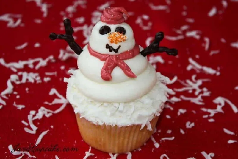 Snowman Cupcakes with recipe & tutorial | JavaCupcake.com