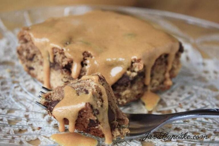 Peanut Butter & Chocolate Chunk Blondies