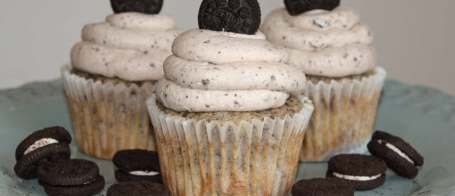 A trio of Oreo cupcakes with Oreo buttercream on a serving plate.