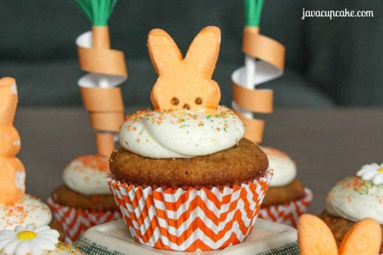 Carrot Cupcakes + DIY Carrot Toppers