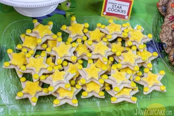 Toy Story Party:  Sheriff Woody's Star Cookies | JavaCupcake.com