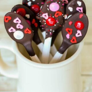 Valentine Chocolate Dipped Spoons | JavaCupcake.com