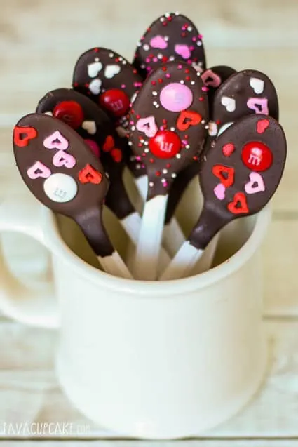 Valentine Chocolate Dipped Spoons | JavaCupcake.com