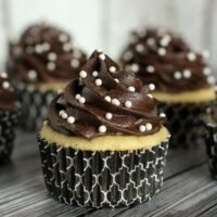 Black and White Cupcakes in grease-proof Quatrefoil liners from Sweets & Treats Boutique | JavaCupcake.com