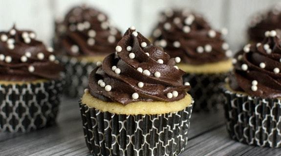 Black and White Cupcakes in grease-proof Quatrefoil liners from Sweets & Treats Boutique | JavaCupcake.com