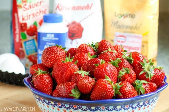 Erdbeerkuchen mit Sahne (Strawberries & Cream Shortcake) | JavaCupcake.com