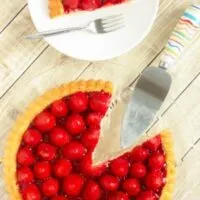 Erdbeerkuchen mit Sahne (Strawberries & Cream Shortcake) | JavaCupcake.com
