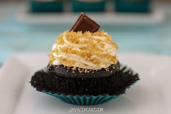 S'mores Cupcakes - rich chocolate cake filled with graham cracker topped with whipped marshmallow frosting. Hershey's chocolate and graham cracker crumbs!  | JavaCupcake.com