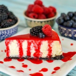 Very Berry Cheesecake with Chocolate Oreo Crust | JavaCupcake.com