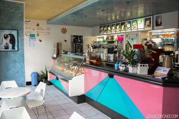 {Review} Pinguino Eis - an Italian Gelato Cafe in Grafenwoehr, Germany | JavaCupcake.com