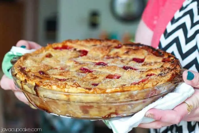 Raspberry Rhubarb Pie | JavaCupcake.com