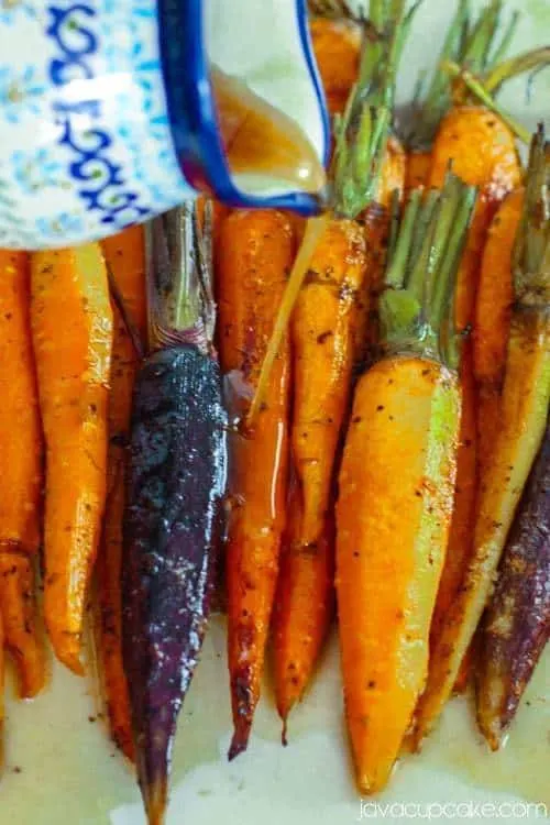 Roasted Carrots and Sweet Potatoes with Garlic Browned Butter | JavaCupcake.com #FallGrilling