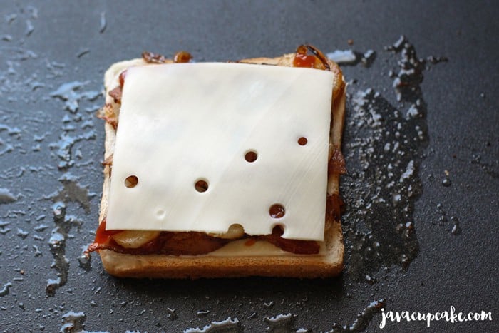 Emmentaler Grilled Cheese Sandwich | JavaCupcake.com