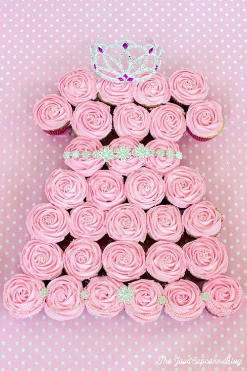 Princess pull-apart cupcake cake {Recipe & Tutorial} | The JavaCupcake Blog https://javacupcake.com