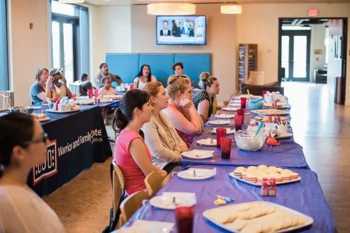 Dessert Decorating Workshop @ the USO - Fort Belvoir | The JavaCupcake Blog https://javacupcake.com