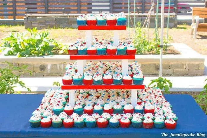 Easy 4th of July Cupcakes | The JavaCupcake Blog https://javacupcake.com