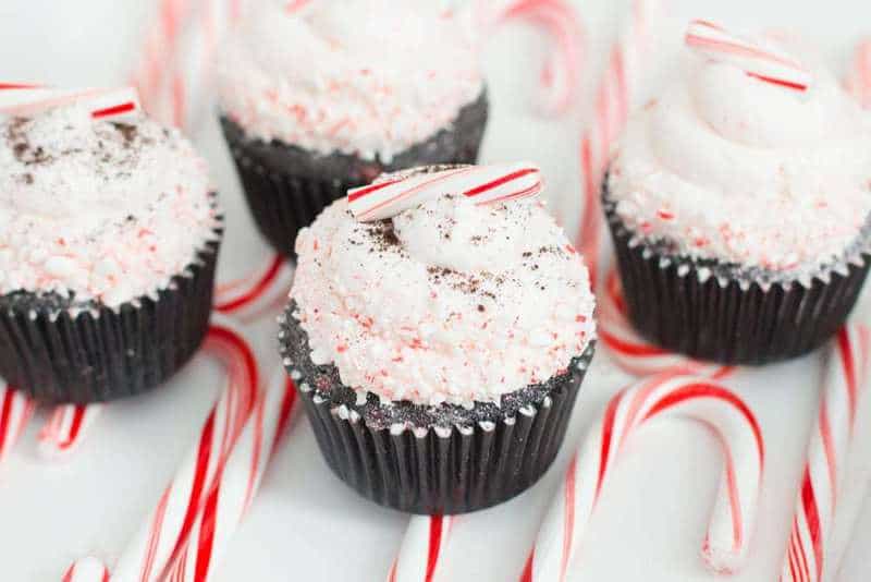 Candy Cane Oreo Cupcakes | The JavaCupcake Blog https://javacupcake.com