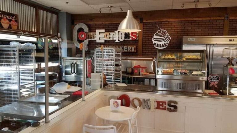 {REVIEW} Confections Cupcakery - Manassas, VA | The JavaCupcake Blog https://javacupcake.com