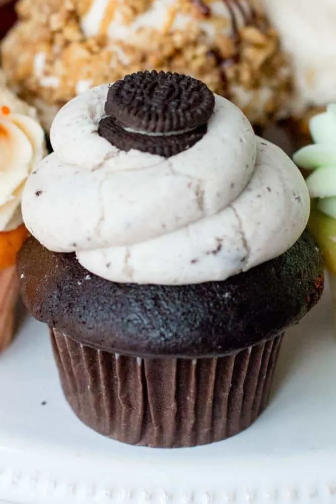 {REVIEW} Confections Cupcakery - Manassas, VA | The JavaCupcake Blog https://javacupcake.com