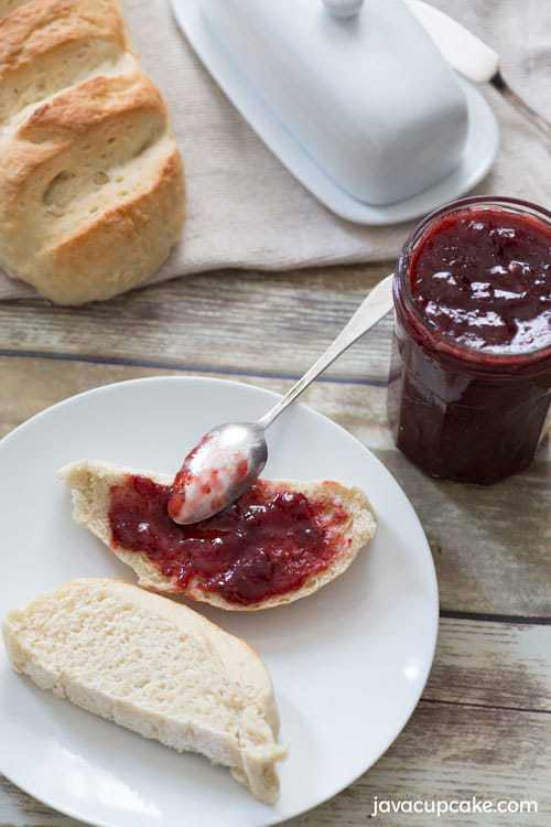 strawberry jam spread in bread and can of strawberry jam