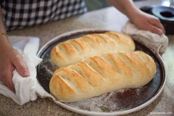 Farmhouse Fresh Bread Recipe - Perfect for weeknight dinners! | The JavaCupcake Blog https://javacupcake.com