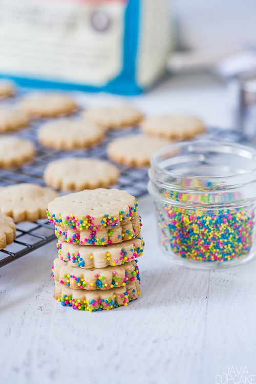 Shortbread Cookies | The JavaCupcake Blog https://javacupcake.com #sponsored #BobsRedMill #Bakesgiving