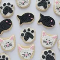 Valentine's Day Kitty & Fishy Sugar Cookies | The JavaCupcake Blog https://javacupcake.com