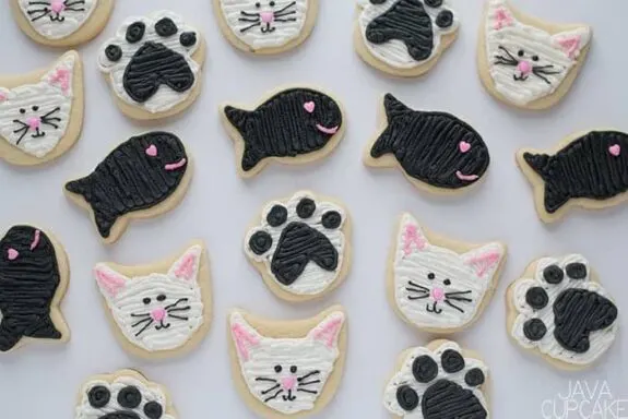 Valentine's Day Cat & Fish Cookies | The JavaCupcake Blog https://javacupcake.com Valentine's Day Cat & Fish Cookies | The JavaCupcake Blog https://javacupcake.com