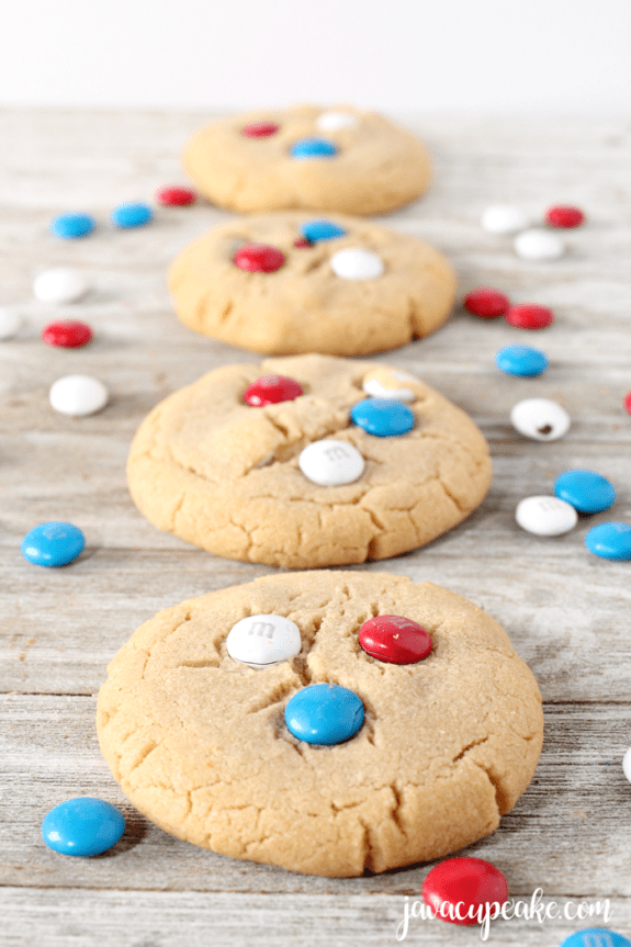 Peanut Butter M&M Cookies | The JavaCupcake Blog https://javacupcake.com